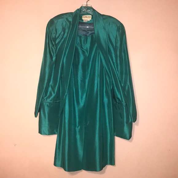 2 piece suit - Picture 2 of 2